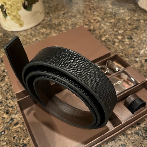 COACH LEATHER REVERSIBLE ADJUSTABLE BELT BLACK/BROWN (actual BELT length… - Picture 1 of 10